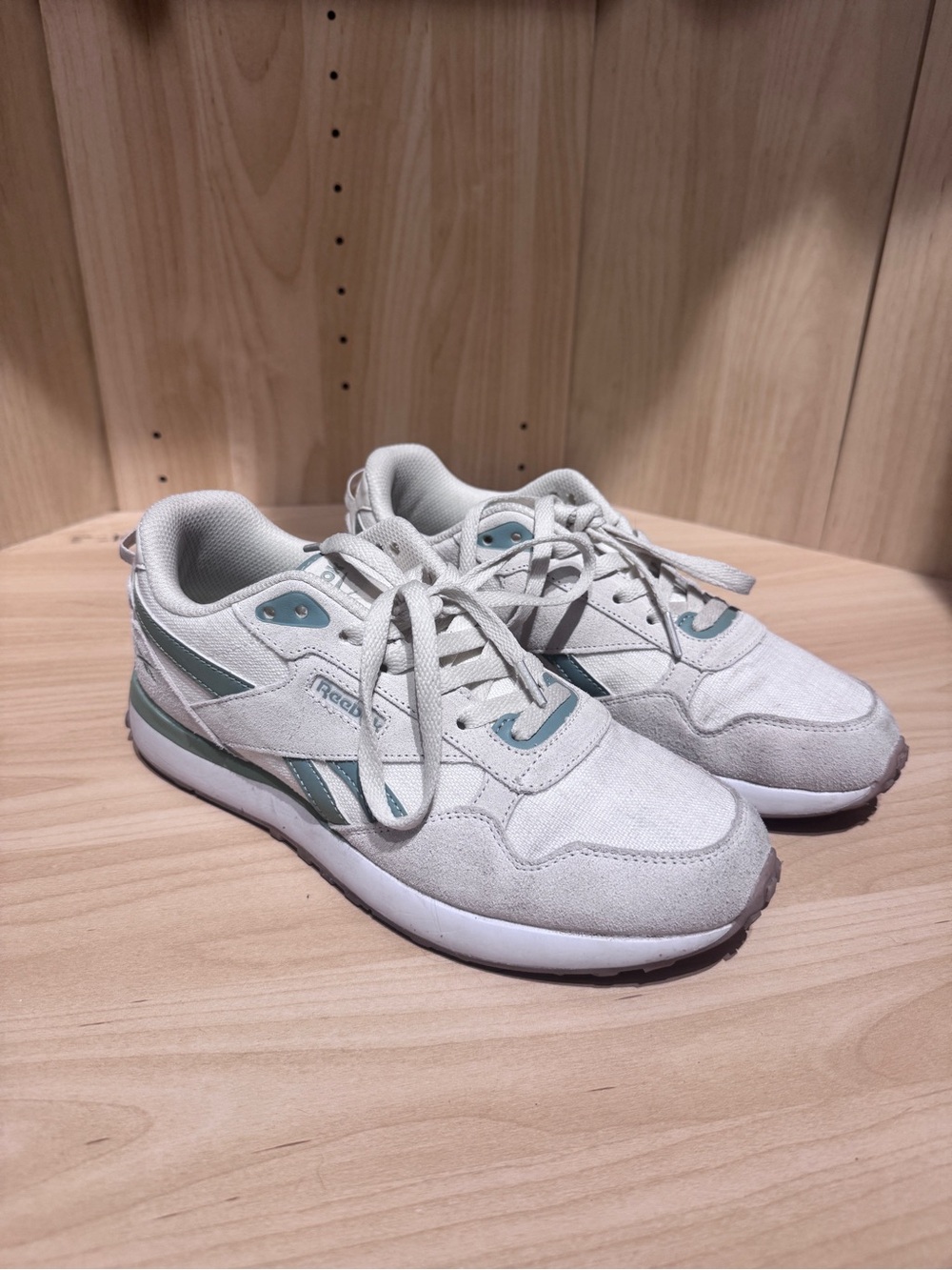 Reebok Classic Woen's Low-Top Sneakers in Light Gray with Teal Accents